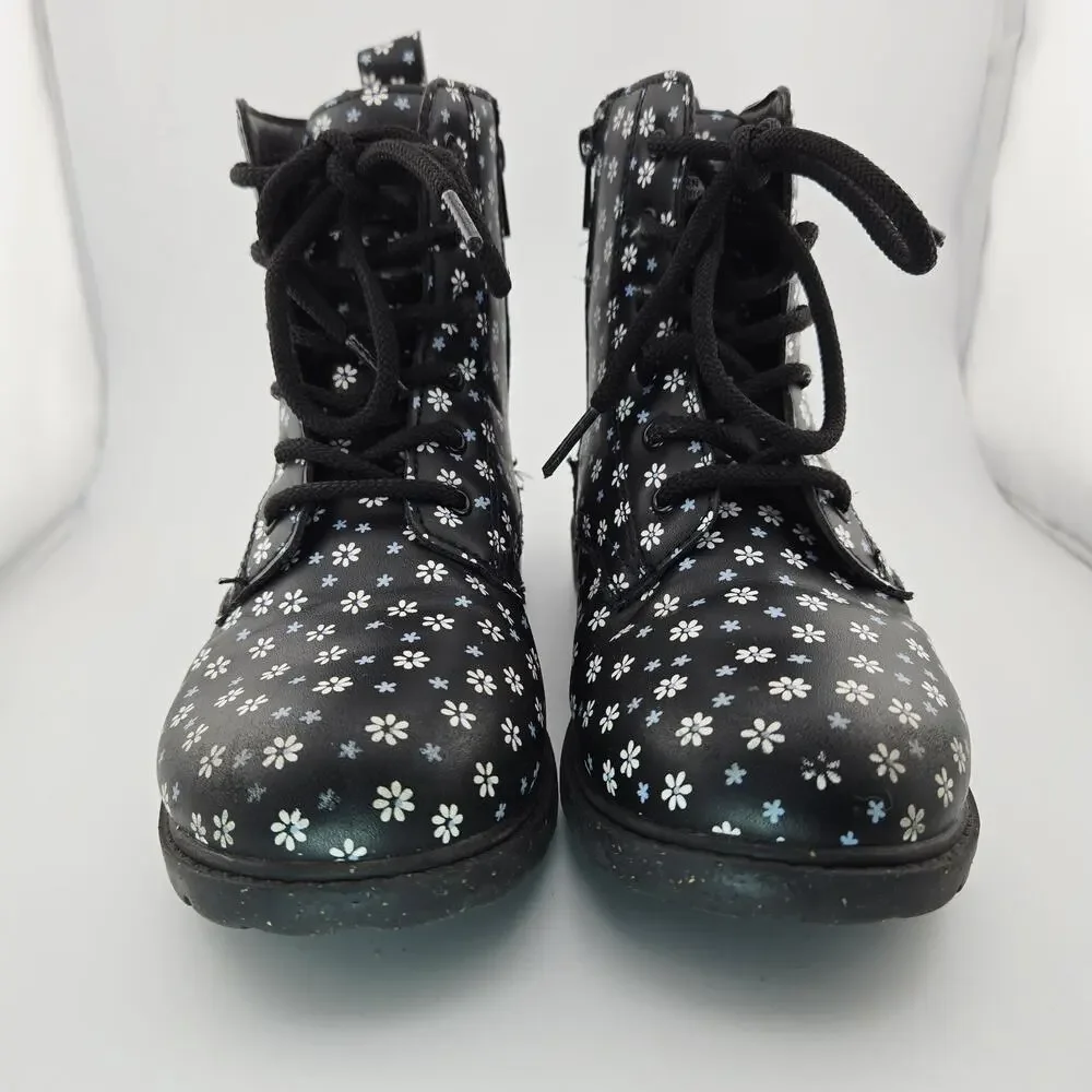 Levis charming pair